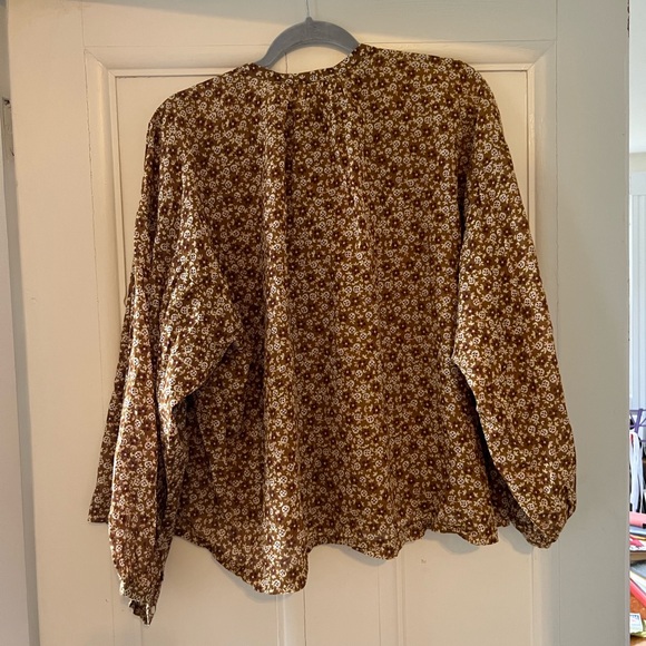 Does Jane Blouse size medium - Picture 2 of 7